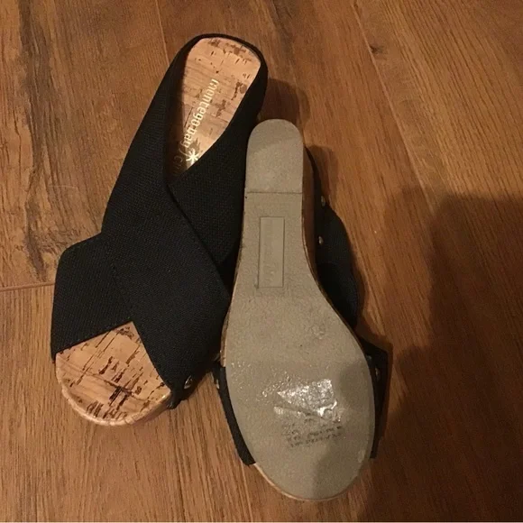 Black sandals! - Picture 2 of 3